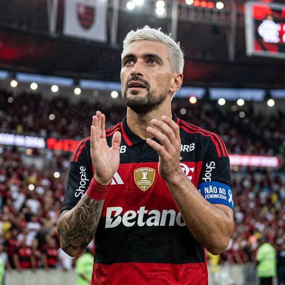 Arrascaeta sai do banco, decide classificação do Flamengo e se aproxima de Zico na Libertadores
