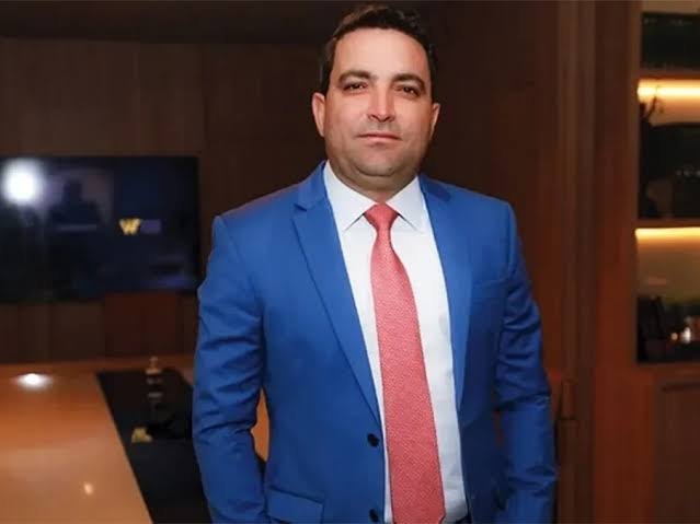 Moraes bloqueia até R$ 6 bilhões de Willer Tomaz e amplia investigação sobre conta ligada a Flávio Bolsonaro