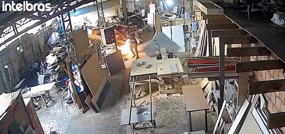 Incêndio em tapeçaria de Manaus foi criminoso, apontam imagens de câmeras: veja vídeo