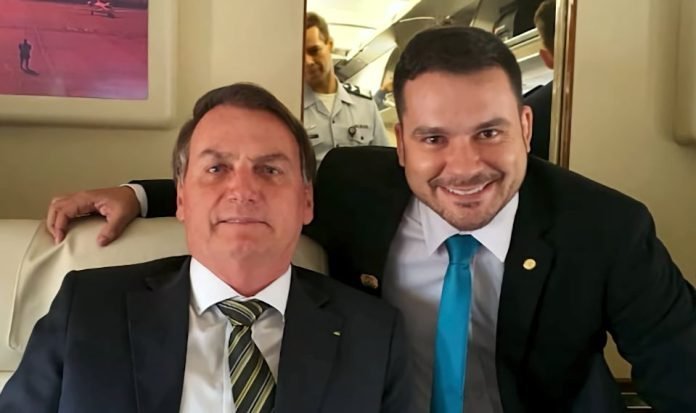 Alberto Neto recebe ordens de Bolsonaro e ‘vota contra’ a reforma tributária que beneficia a ZFM