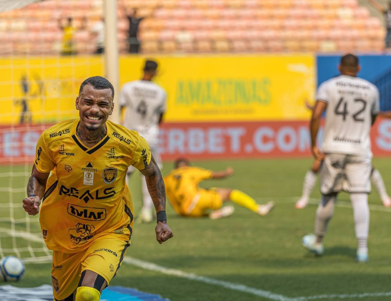 Amazonas e Paysandu se enfrentam hoje quinta-feira, dia 5, a partir das 21h30 (de Brasília), veja onde assistir