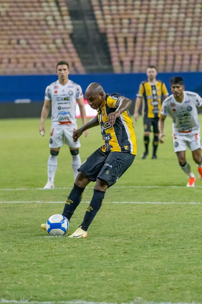 Amazonas vence com gol nos acréscimos e garante vitória sobre o Operário-PR pela Série B