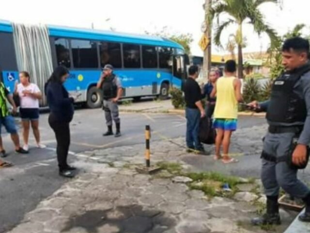 Assaltante leva surr4 da população e ‘implora’ para ser preso, em Manaus