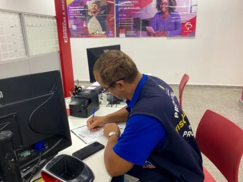 Banco em Manaus é autuado por demora no atendimento