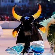 Boi Caprichoso vai às ruas de Parintins para tradicional boi de rua