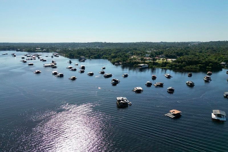 Defensoria entra na briga para manter flutuantes no Tarumã-Açu