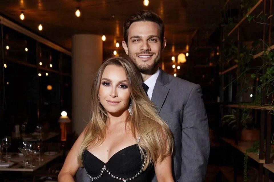 Deputado Felipe Becari é investigado por anel de noivado dado a atriz Carla Diaz