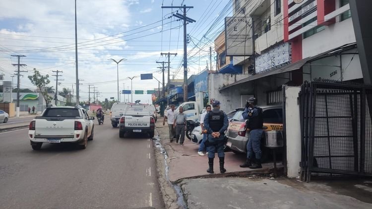 Funcionários e alunos vivem momento de terr0r durante assalto em autoescola de Manaus