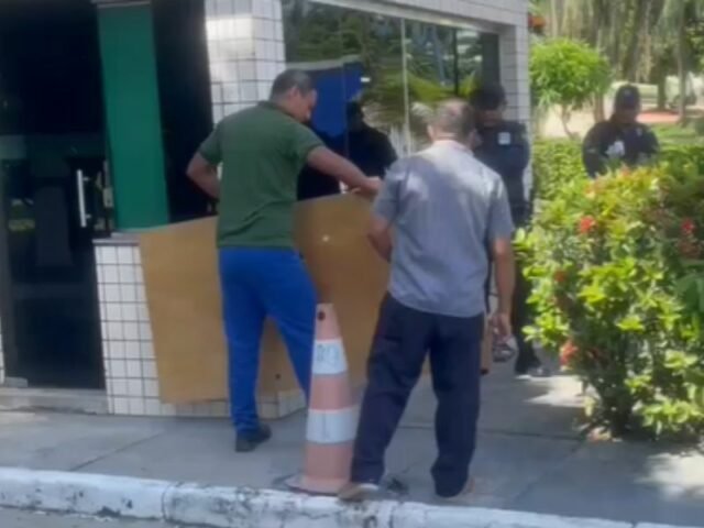 Homem é linchado e abandonado na porta de hospital na zona Leste de Manaus