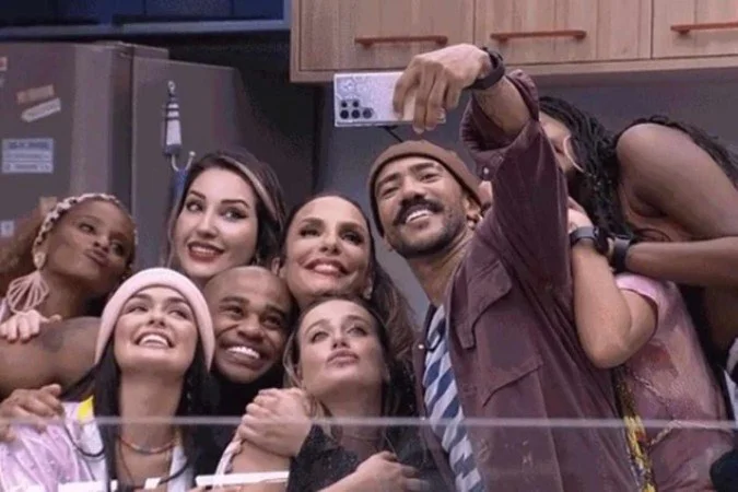 Ivete Sangalo faz tour pela casa do ‘BBB 23’ e leva ‘bronca’ da produção