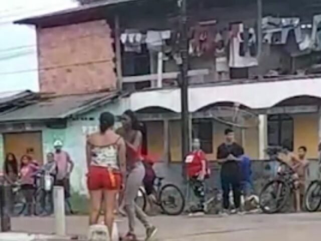 Mulher se descontrola após ser denunciada e chama vizinhas para ‘p0rrada’, veja o vídeo