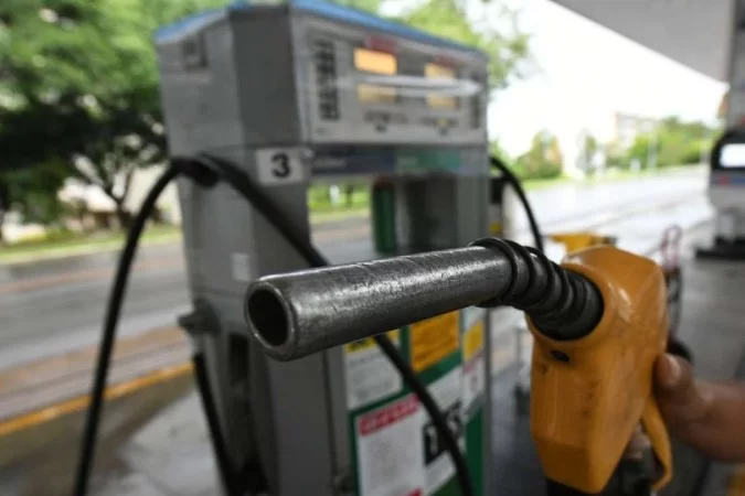 Petrobras reduz preço do diesel para as distribuidoras a partir desta quinta