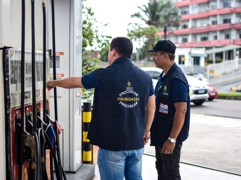 Procon-AM notifica 100 postos de combustíveis após alta no preço da gasolina