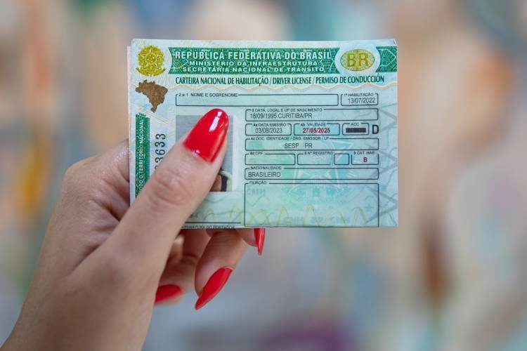 Projeto de CNH mais acessível tem potencial de economizar até sete meses de trabalho dos amazonenses