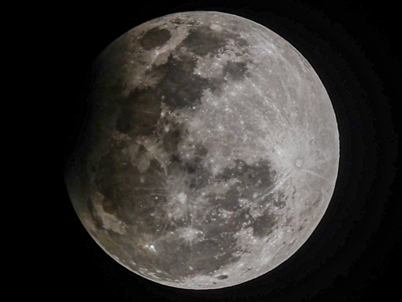 Superlua e eclipse parcial: apaixonados pelo céu registram fenômenos no Amazonas e no resto do pais; veja foto