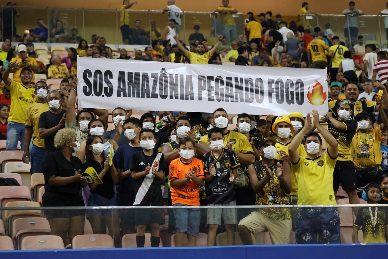 Torcida do Amazonas FC protesta e pede ajuda para combater os incêndios que assola o estado