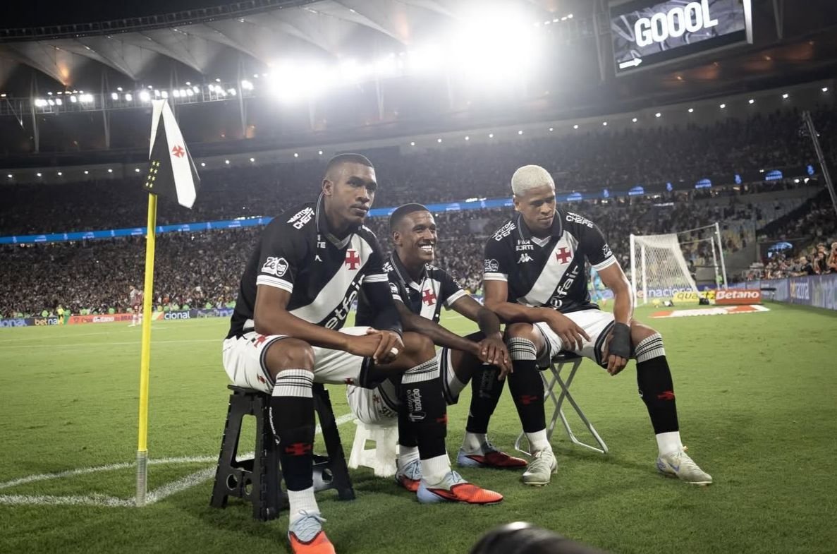 Vasco vence Fluminense no fim e larga na frente na semifinal da Copa do Brasil