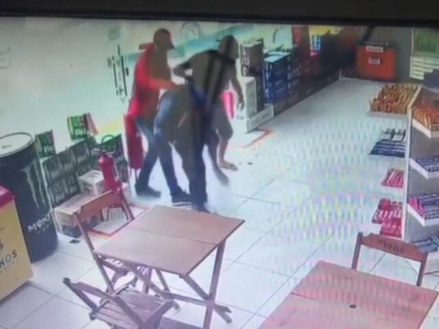 Veja vídeo do ataque a frentista em posto de combustíveis em Manaus